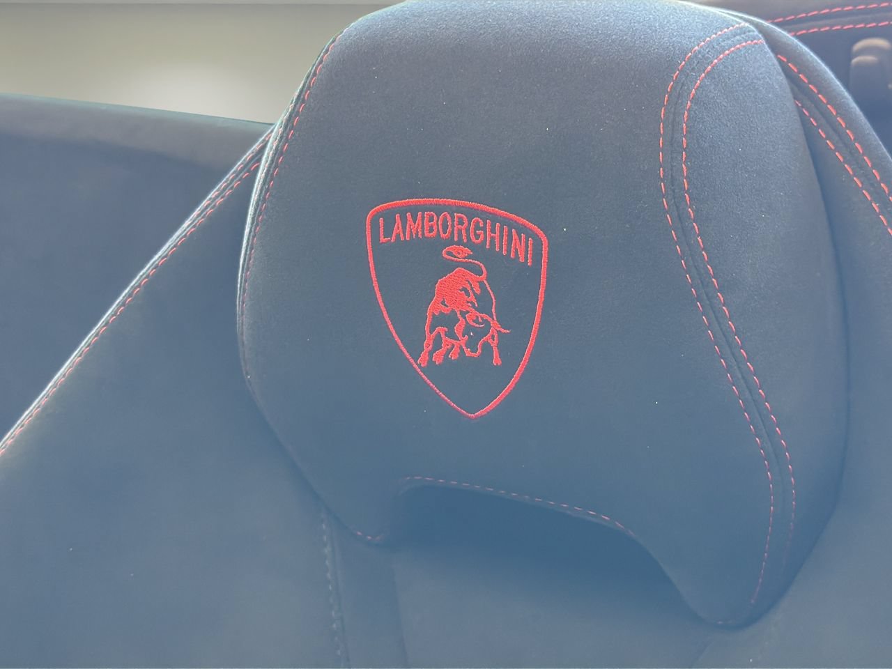 Used 2019 Lamborghini Huracan Performante AWD/4WD image 12