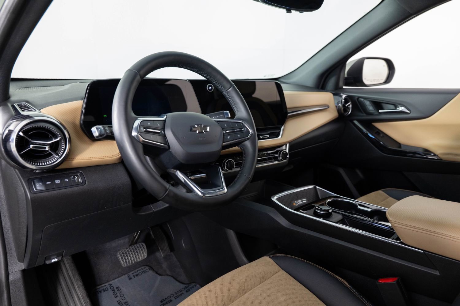 Used 2025 Chevrolet Equinox ACTIV w/ Safety and Technology Package image 14