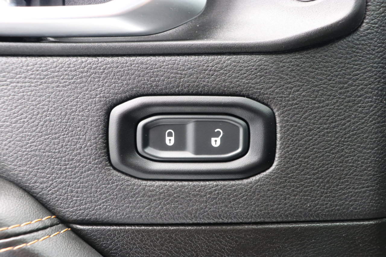 Used 2024 Jeep Wrangler Sahara image 40