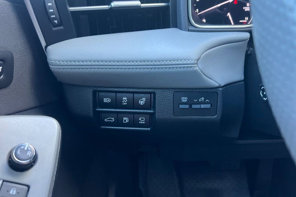 Certified 2022 Toyota Avalon Limited w/ Advanced Safety Package image 30