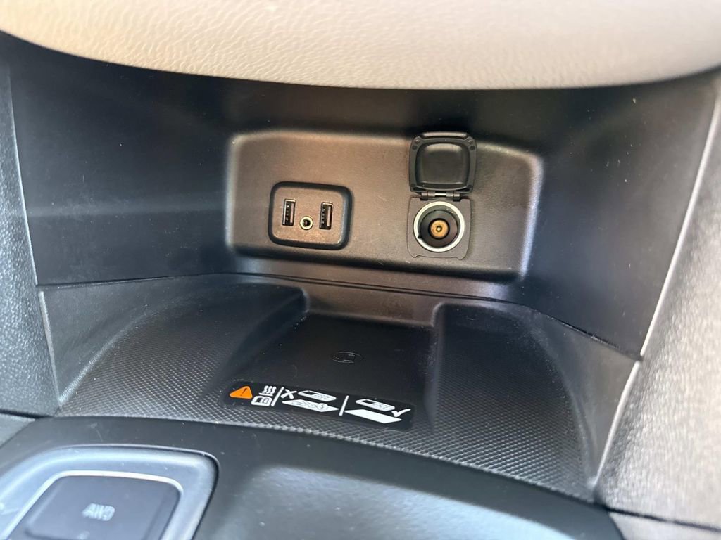 Used 2018 Chevrolet Equinox Premier image 30