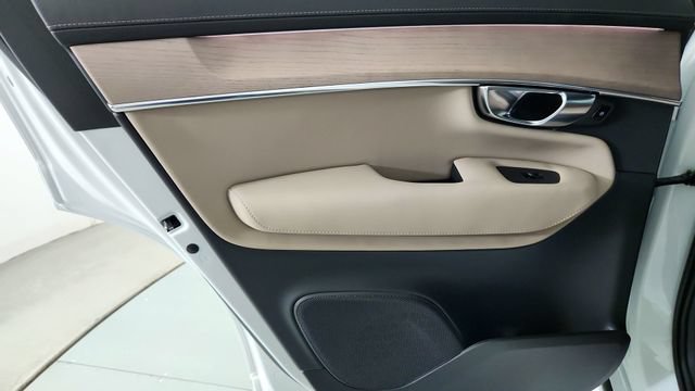 New 2026 Volvo XC90 B6 Plus w/ Protection Package Premier AWD/4WD image 28