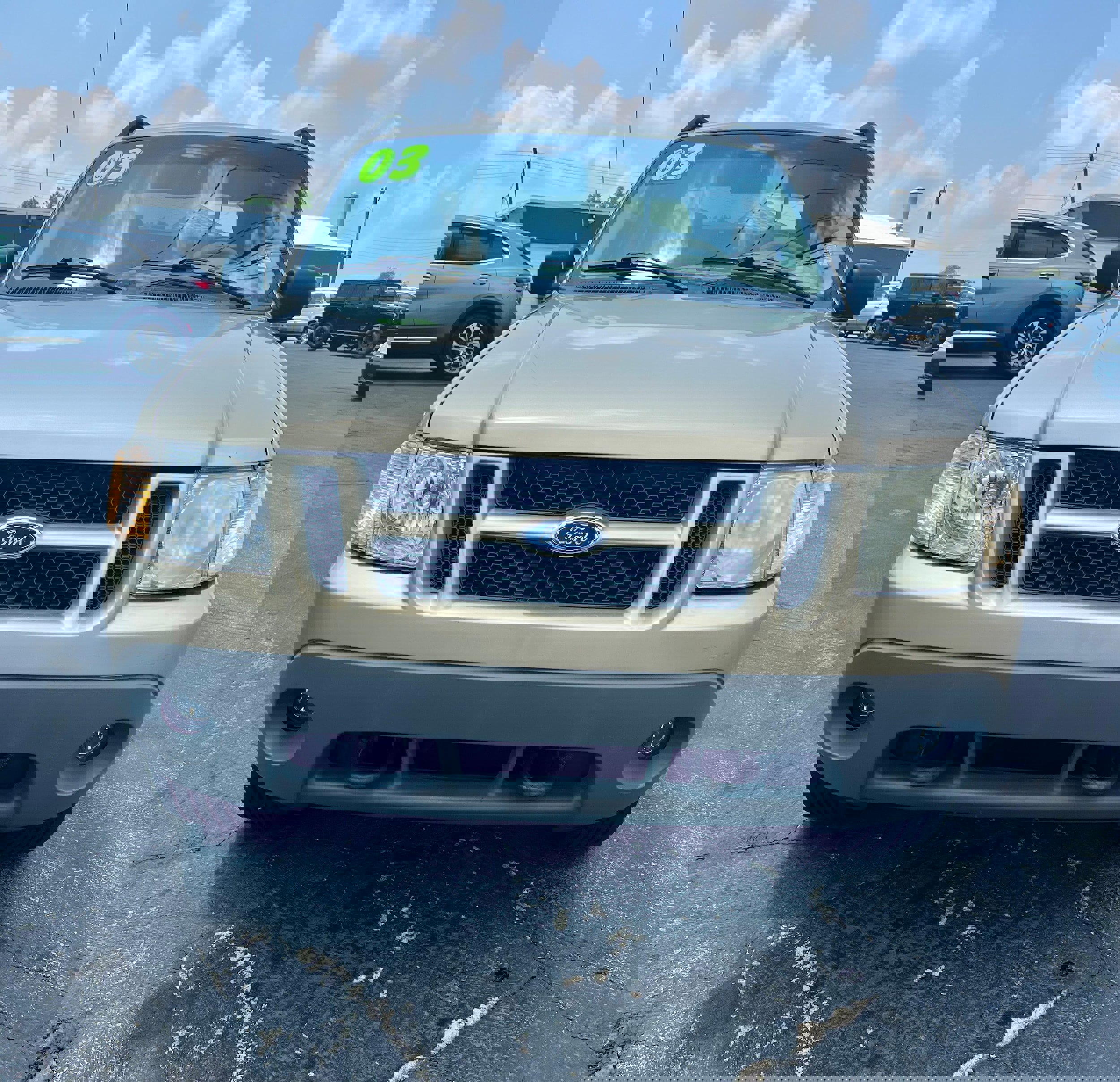 Used 2003 Ford Explorer Sport Trac XLT image 2