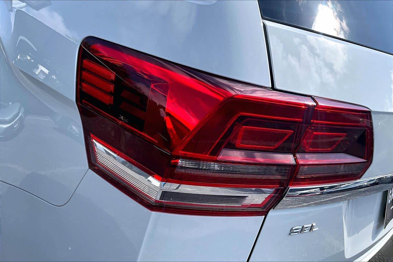 Used 2018 Volkswagen Atlas SEL w/ R-Line Package FWD image 29