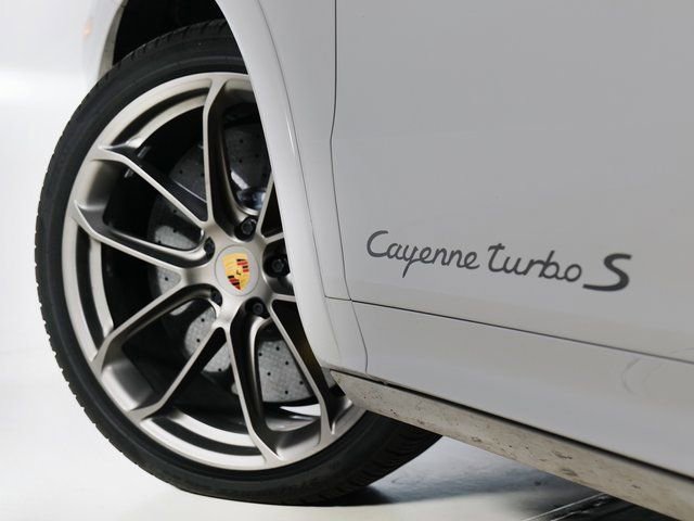 Used 2021 Porsche Cayenne Turbo S image 32