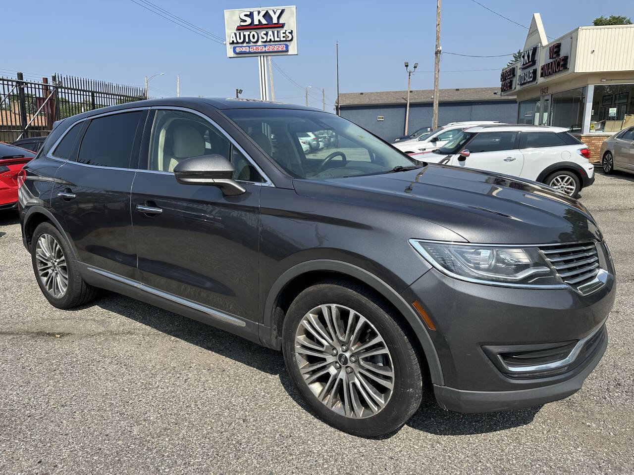 Used 2017 Lincoln MKX Reserve w/ Driver Assistance Package image 3