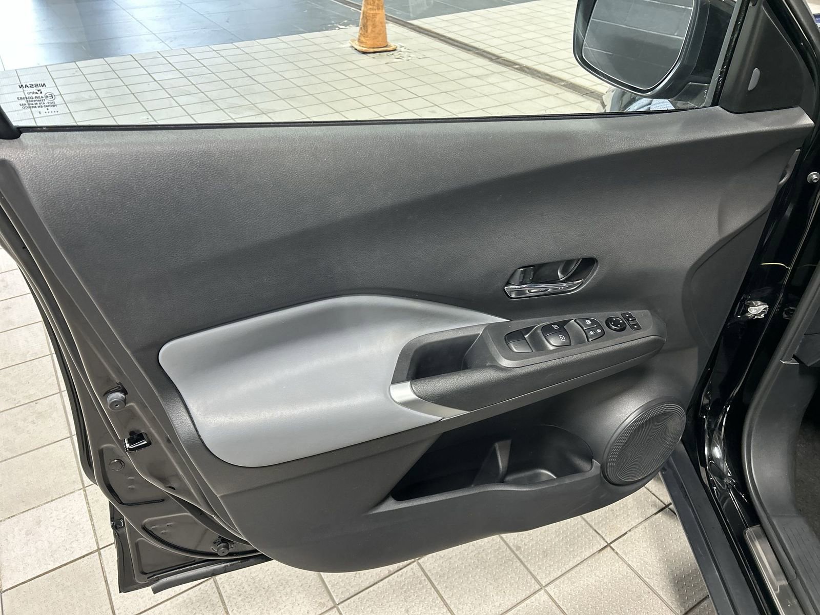 Certified 2022 Nissan Kicks SR w/ Premium Package FWD image 27