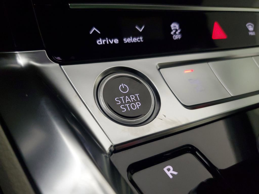 Used 2024 Audi Q8 e-tron Premium Plus w/ Premium Plus Package AWD/4WD image 32