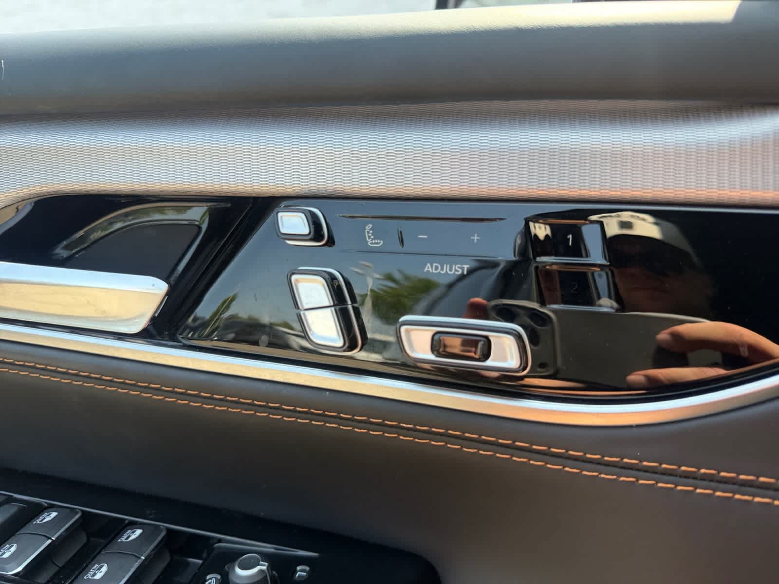 Used 2023 Jeep Grand Wagoneer Series III AWD/4WD image 26