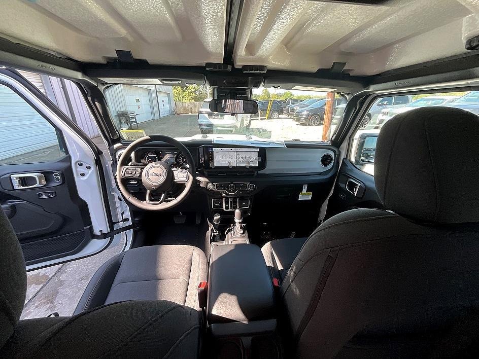 New 2025 Jeep Gladiator Sport image 32