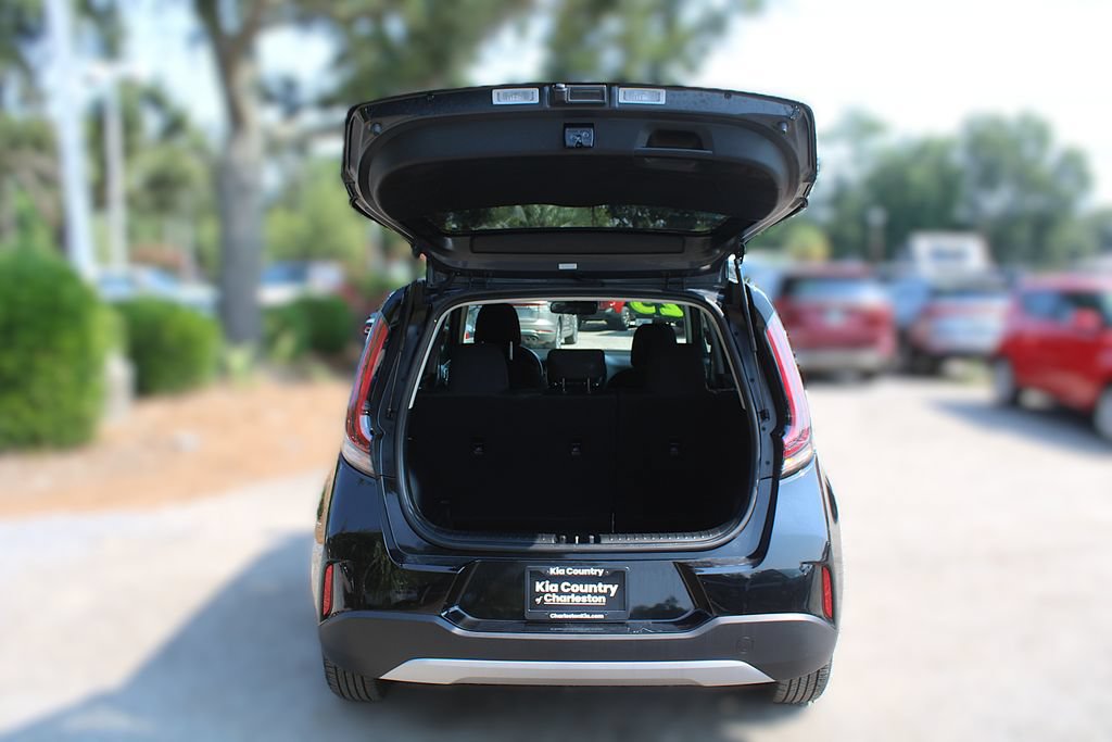 Certified 2025 Kia Soul LX w/ LX Technology Package FWD image 9