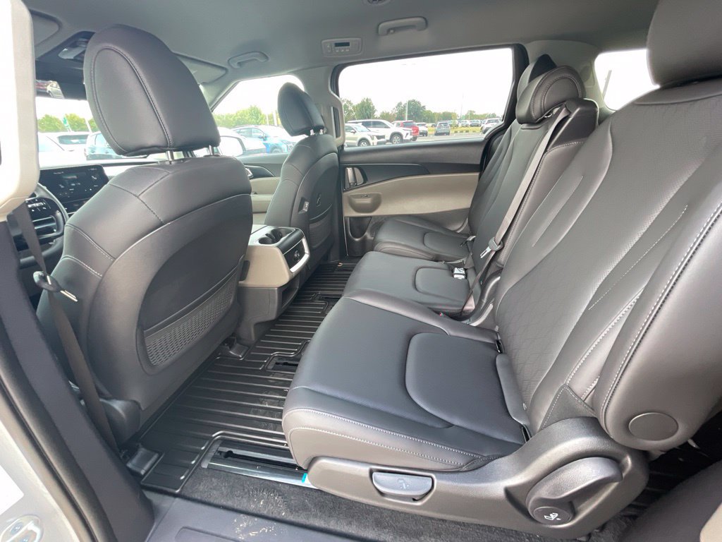 New 2027 Kia Carnival FWD image 22