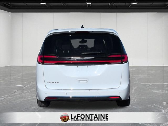 Used 2024 Chrysler Pacifica Touring-L image 4
