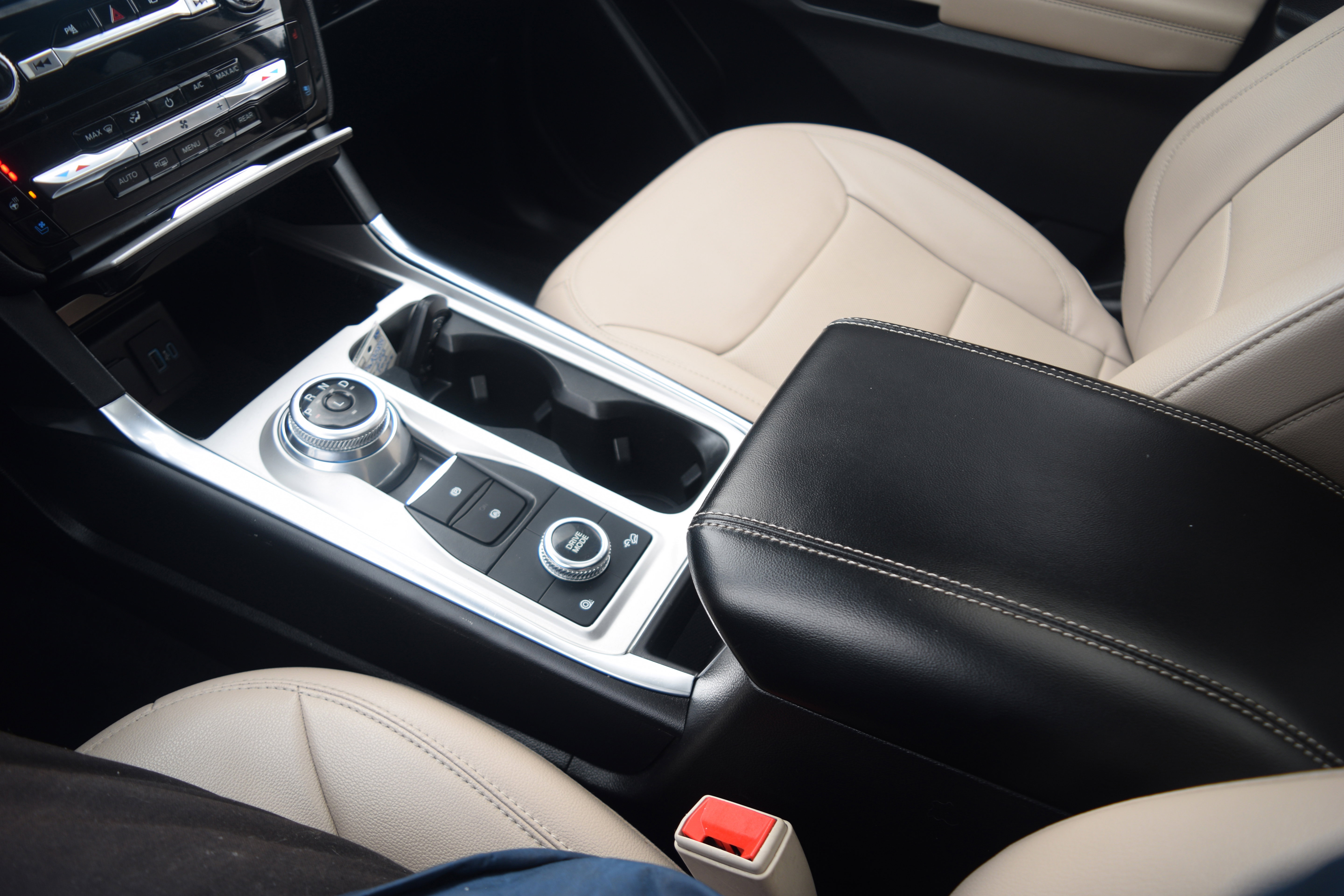 Used 2023 Ford Explorer Limited w/ Limited Technology Package image 13