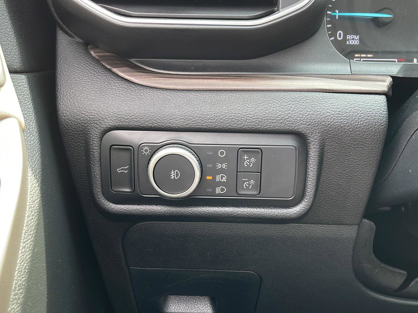 Used 2023 Ford Explorer Limited image 14