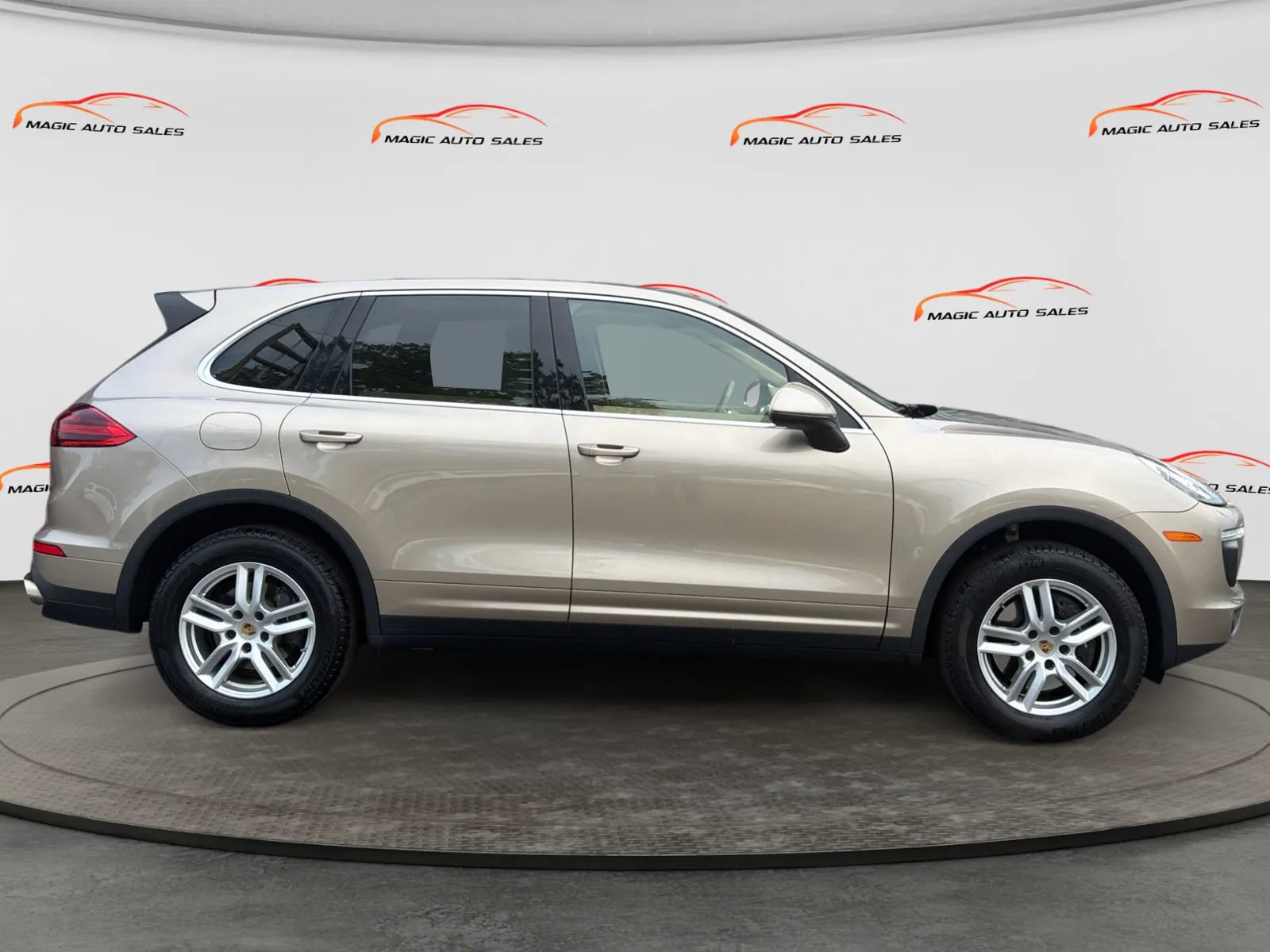 Used 2016 Porsche Cayenne AWD/4WD image 6