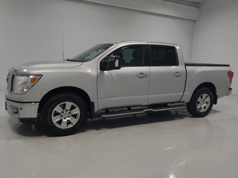 Used 2018 Nissan Titan SV w/ SV Convenience Package AWD/4WD image 2
