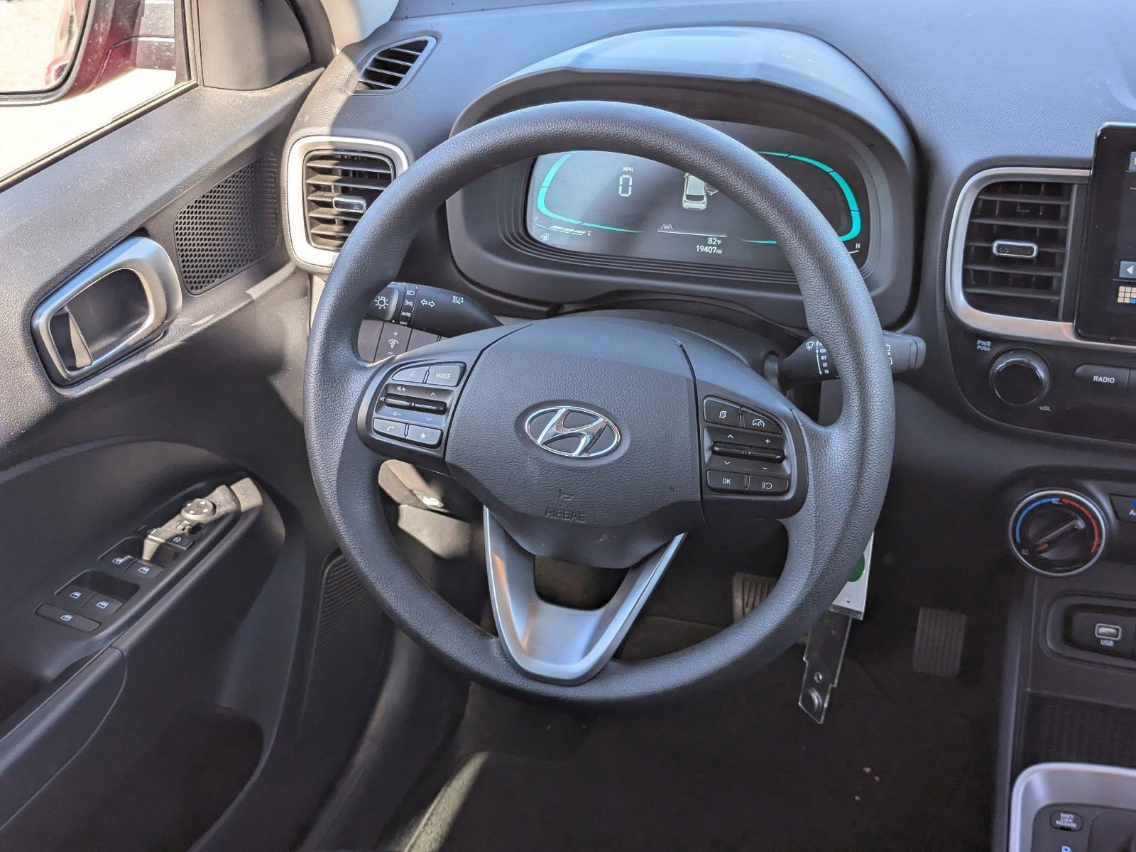 Used 2025 Hyundai Venue SE image 16