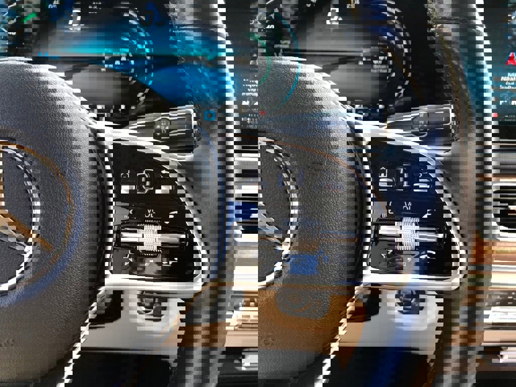 Used 2022 Mercedes-Benz GLE 350 4MATIC w/ Premium Package image 23