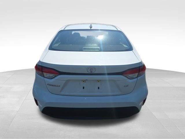 Used 2025 Toyota Corolla LE FWD image 5