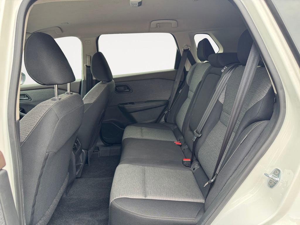 Used 2022 Nissan Rogue S image 13