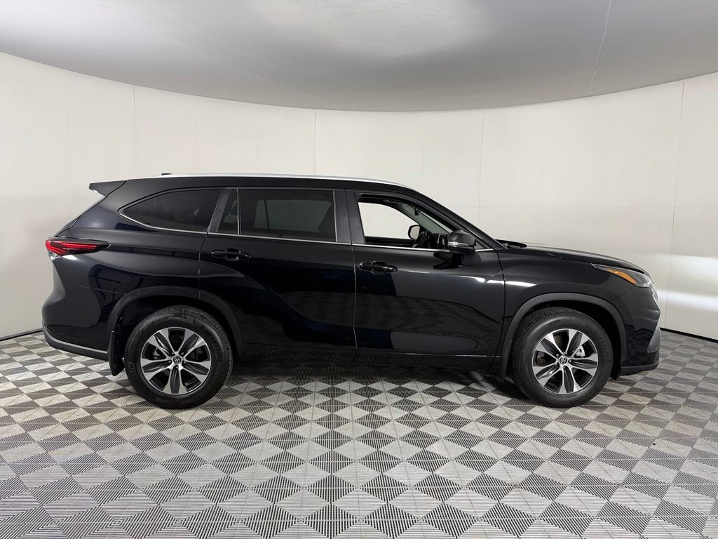 Used 2026 Toyota Highlander XLE AWD/4WD image 4