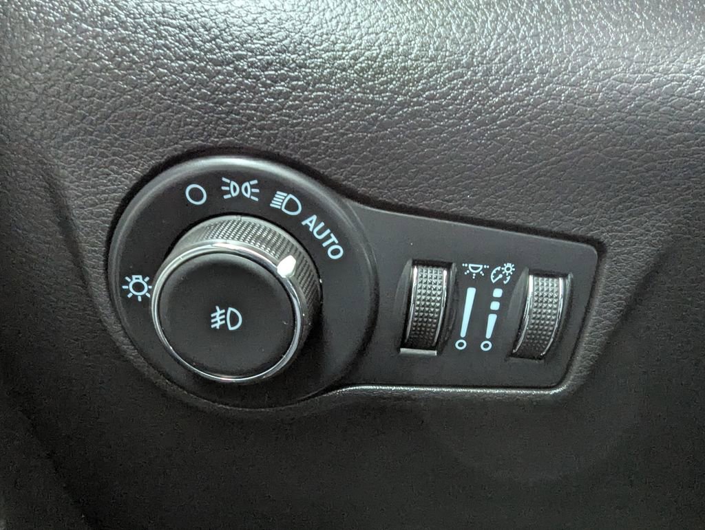 Used 2022 Jeep Compass Limited image 25