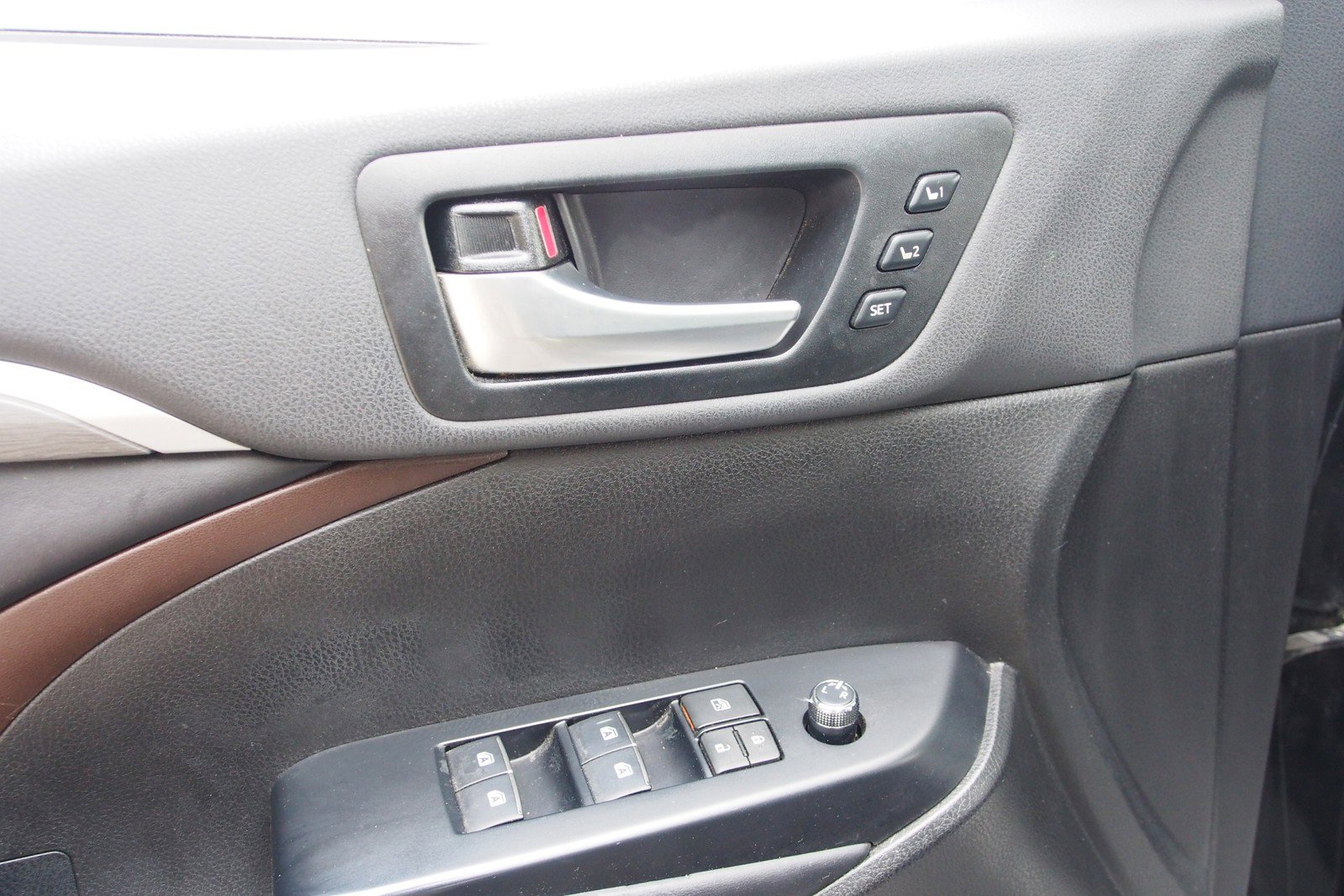 Used 2019 Toyota Highlander Limited FWD image 24