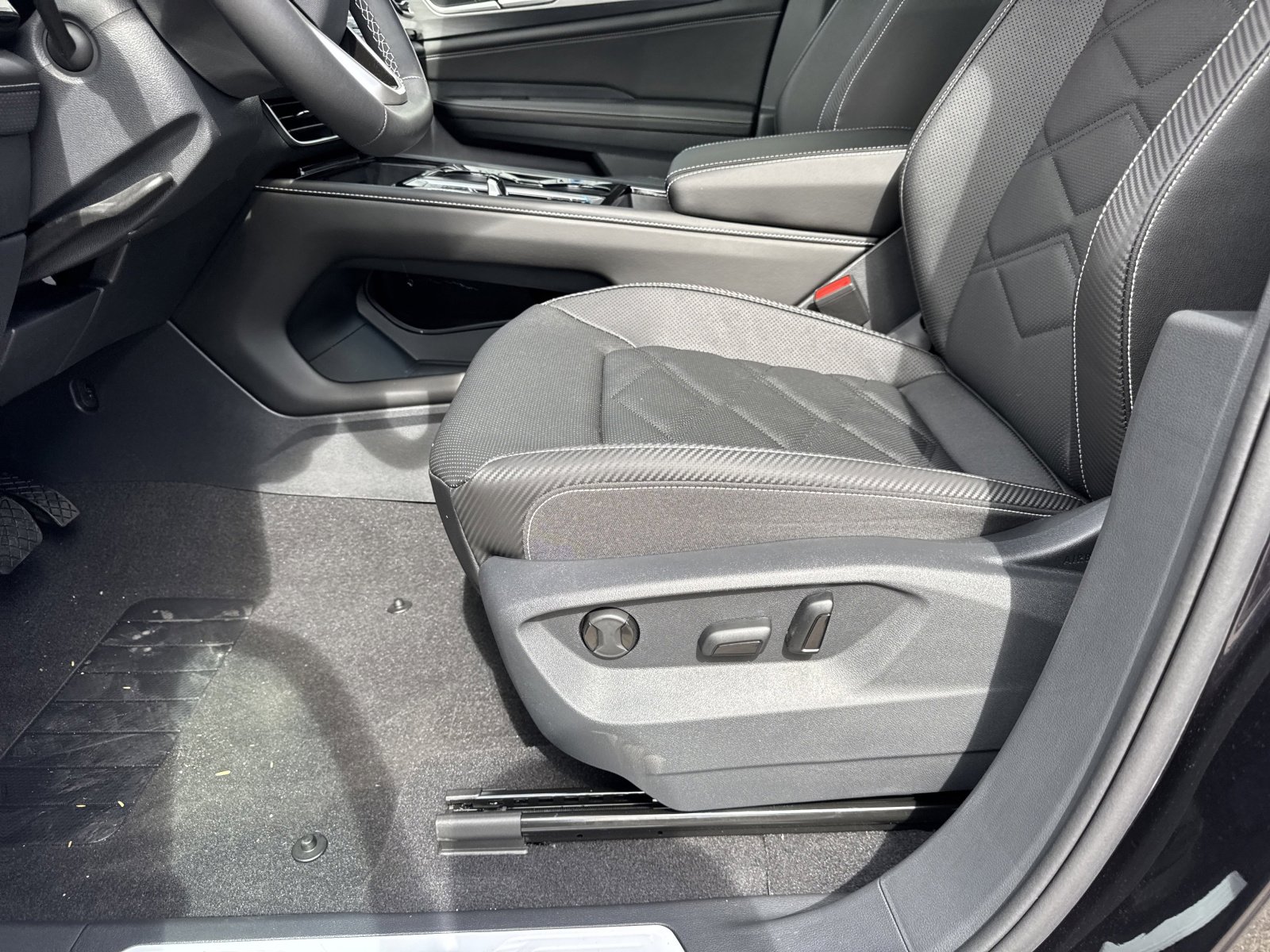 New 2026 Volkswagen Atlas Cross Sport SE image 13