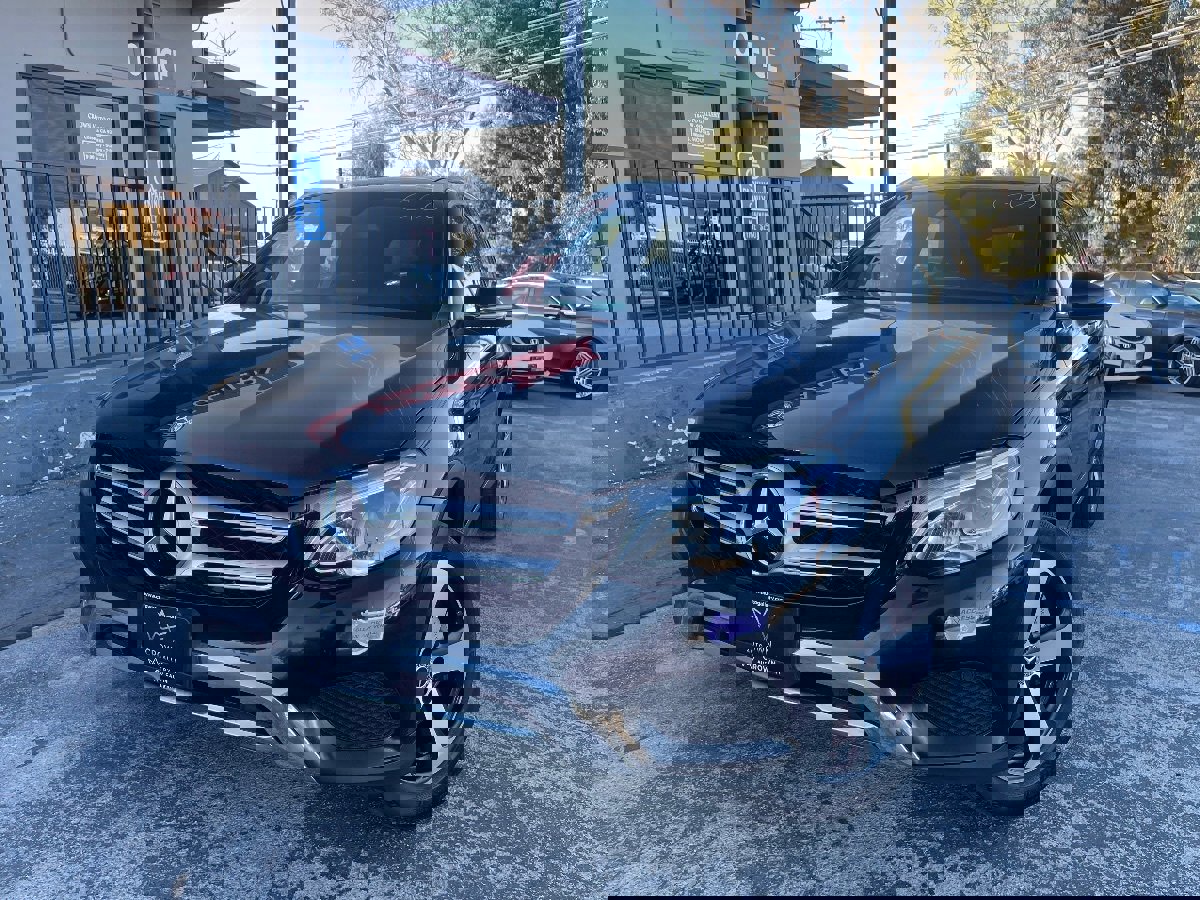 Used 2019 Mercedes-Benz GLC 350e 4MATIC image 1