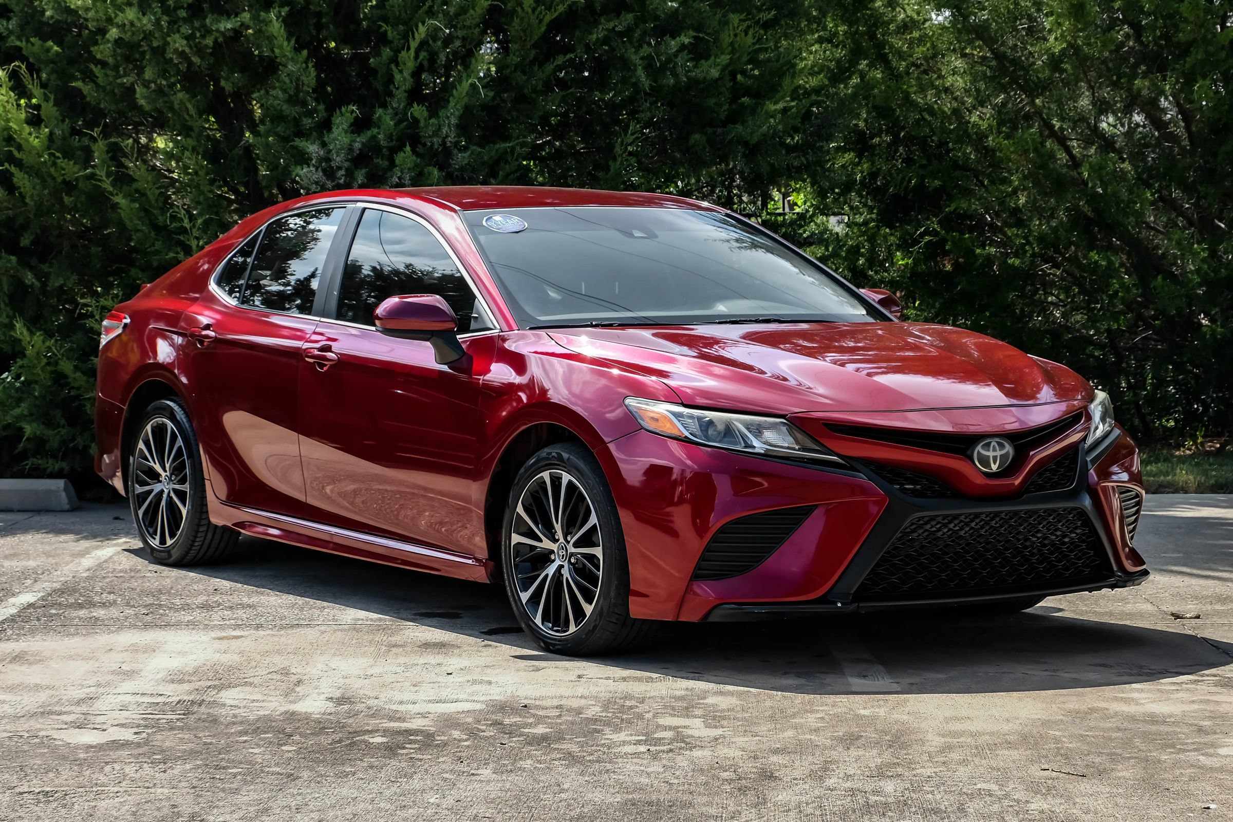 Used 2018 Toyota Camry SE FWD image 6