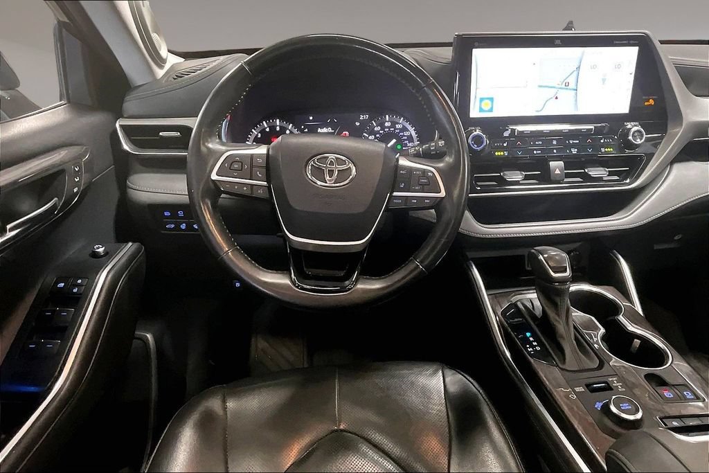 Used 2022 Toyota Highlander Platinum AWD/4WD image 5