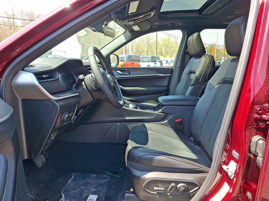 New 2026 Jeep Grand Cherokee Altitude AWD/4WD image 10