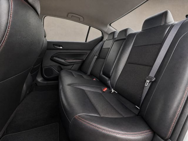 Used 2024 Nissan Altima 2.5 SR FWD image 12