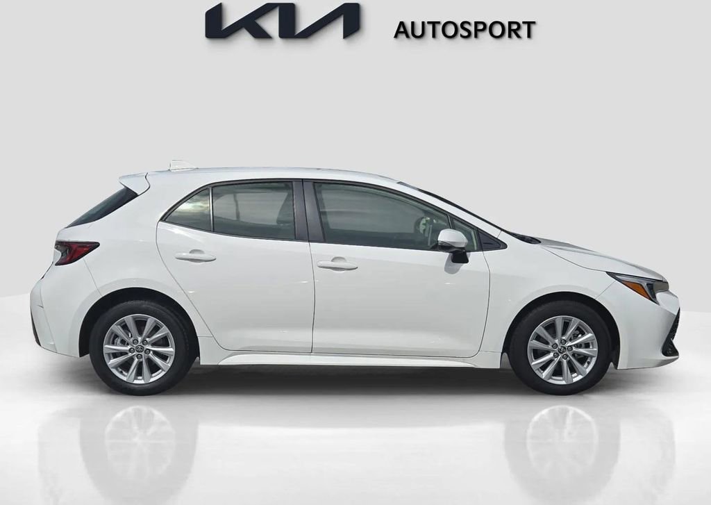 Used 2025 Toyota Corolla SE image 7