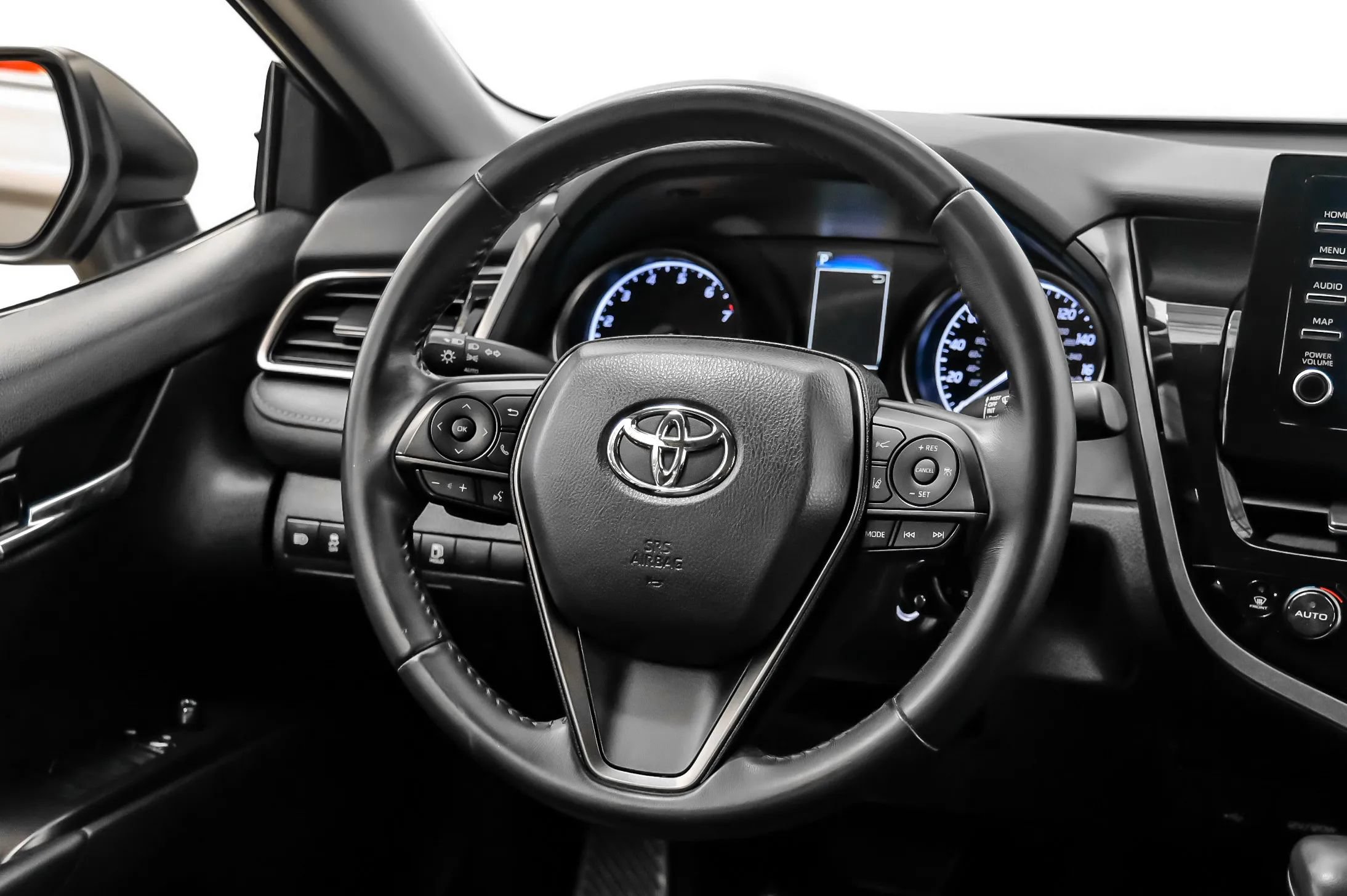 Used 2022 Toyota Camry SE FWD image 13