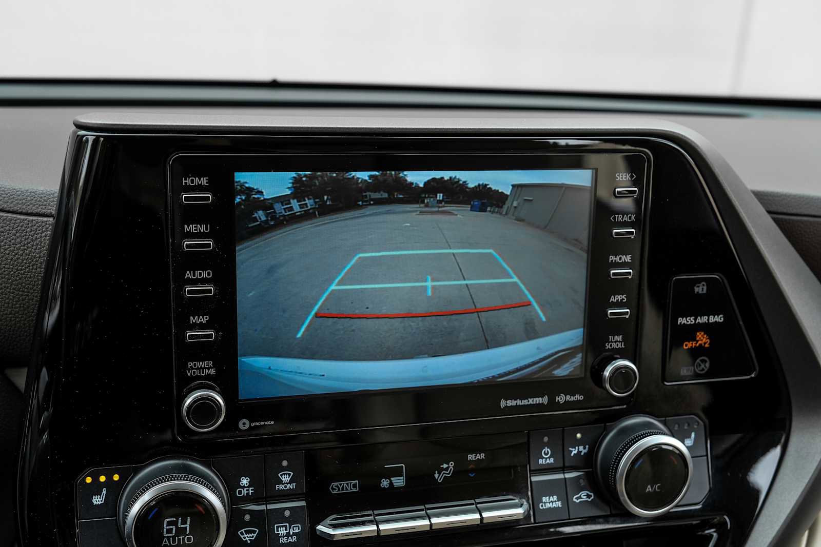 Used 2021 Toyota Highlander XLE image 23