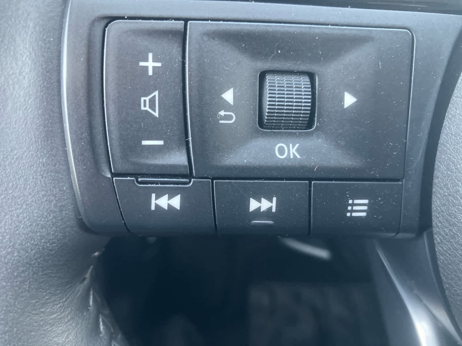 Used 2024 Nissan Rogue Platinum w/ Platinum Premium Package image 18