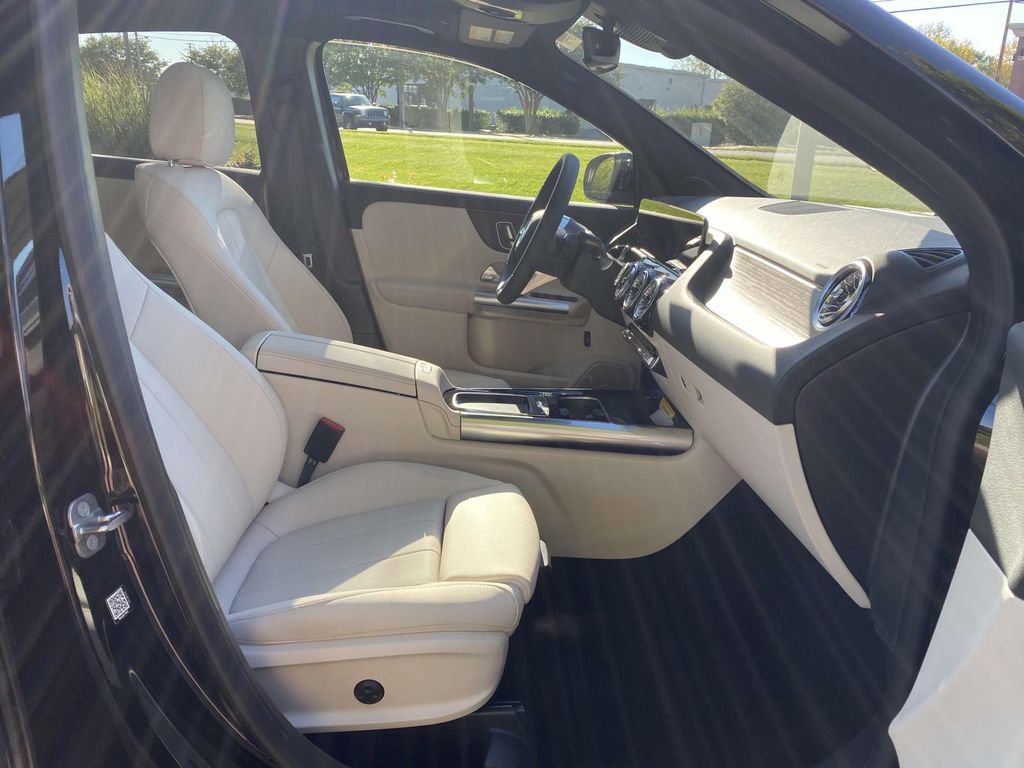 Certified 2025 Mercedes-Benz GLA 250 image 11