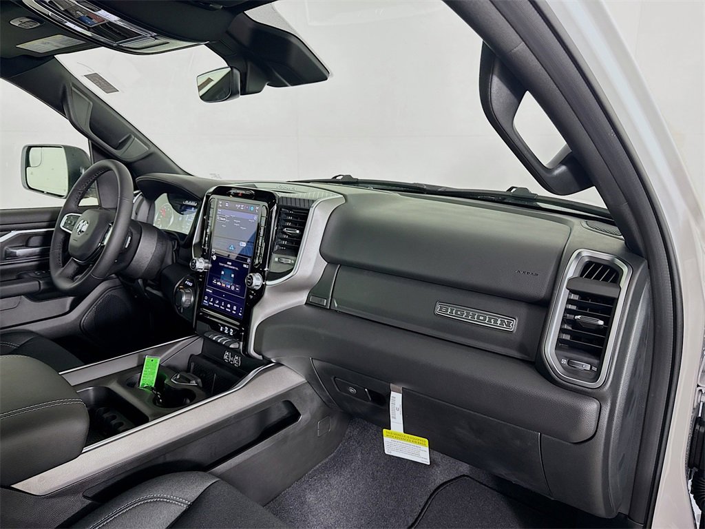 New 2026 RAM 1500 4x4 Crew Cab image 32