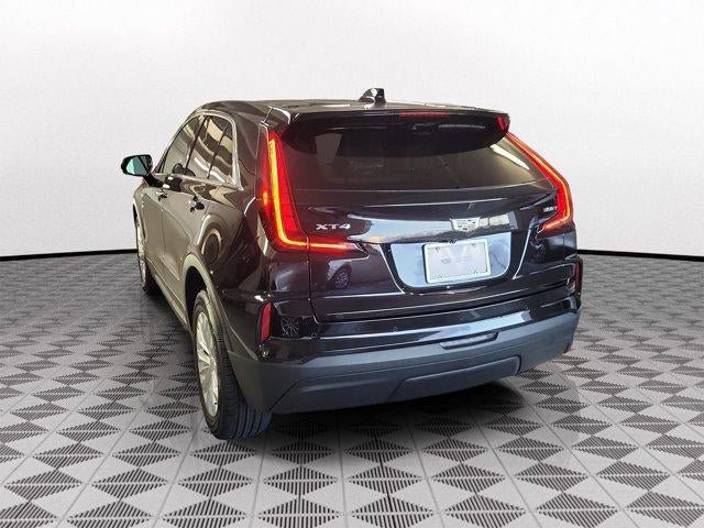 Certified 2024 Cadillac XT4 Luxury w/ Cold Weather Package FWD image 4