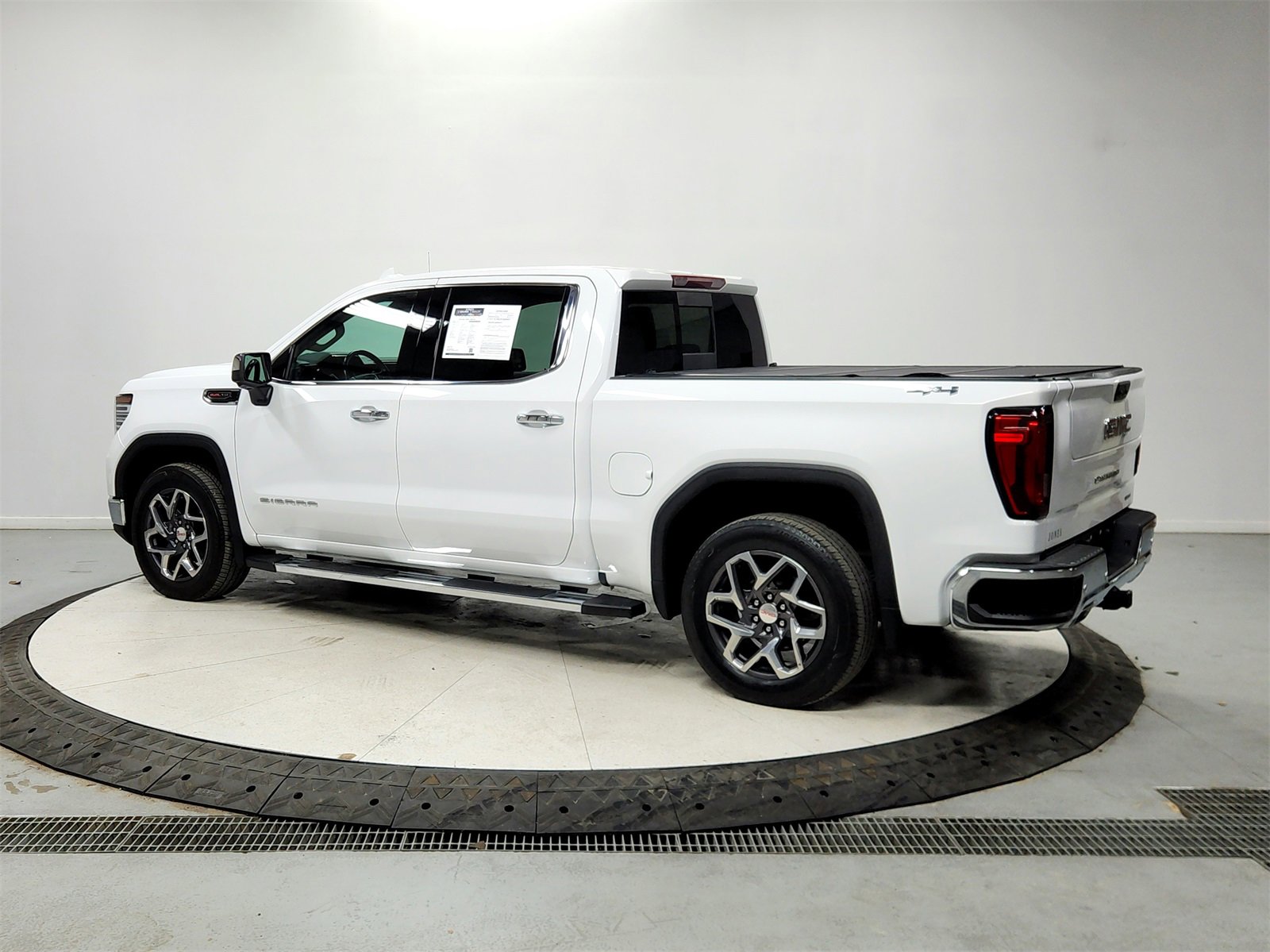 Used 2022 GMC Sierra 1500 SLT w/ SLT Premium Plus Package image 5