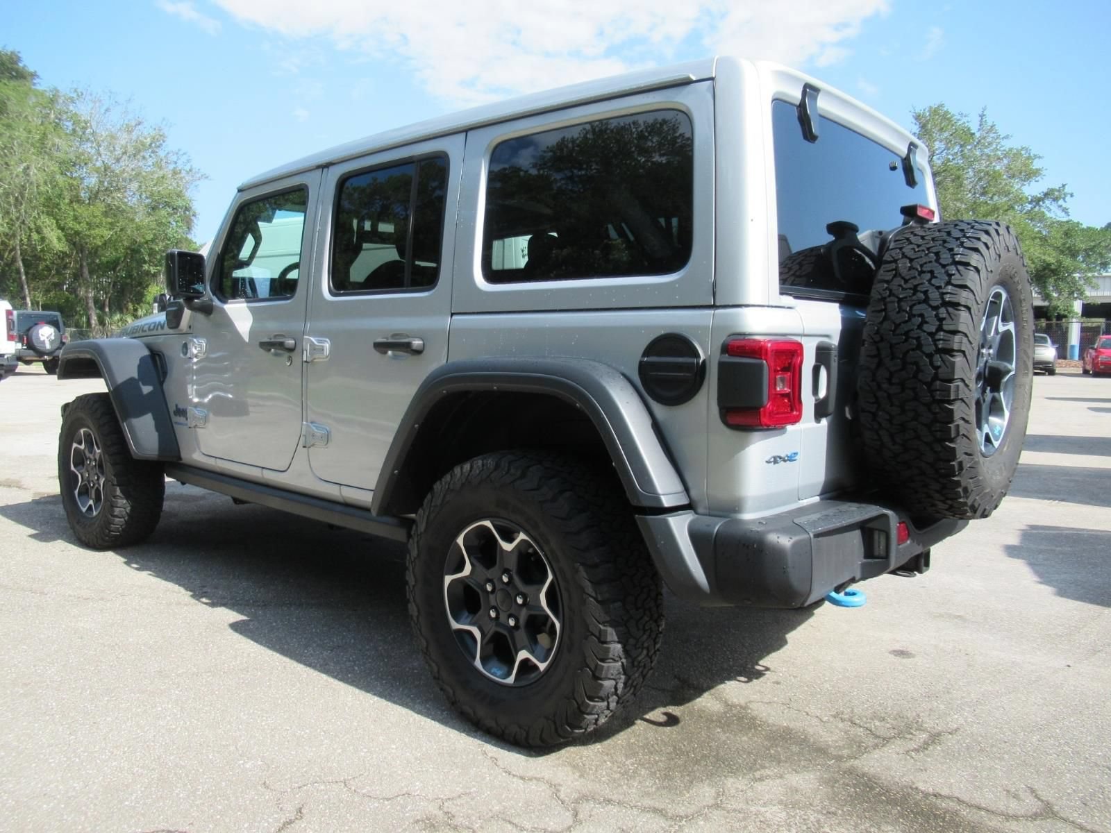 Used 2023 Jeep Wrangler Unlimited Rubicon 4xe w/ Steel Bumper Group AWD/4WD image 3