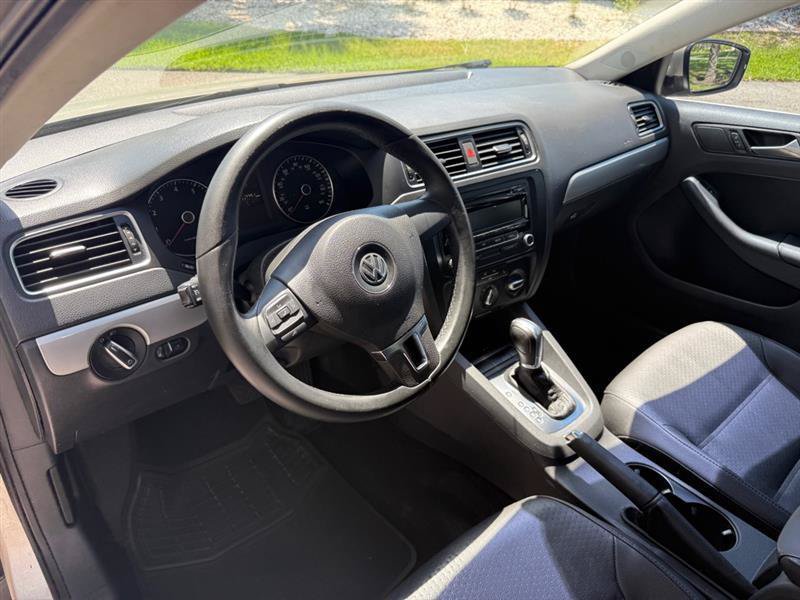 Used 2013 Volkswagen Jetta SE FWD image 8
