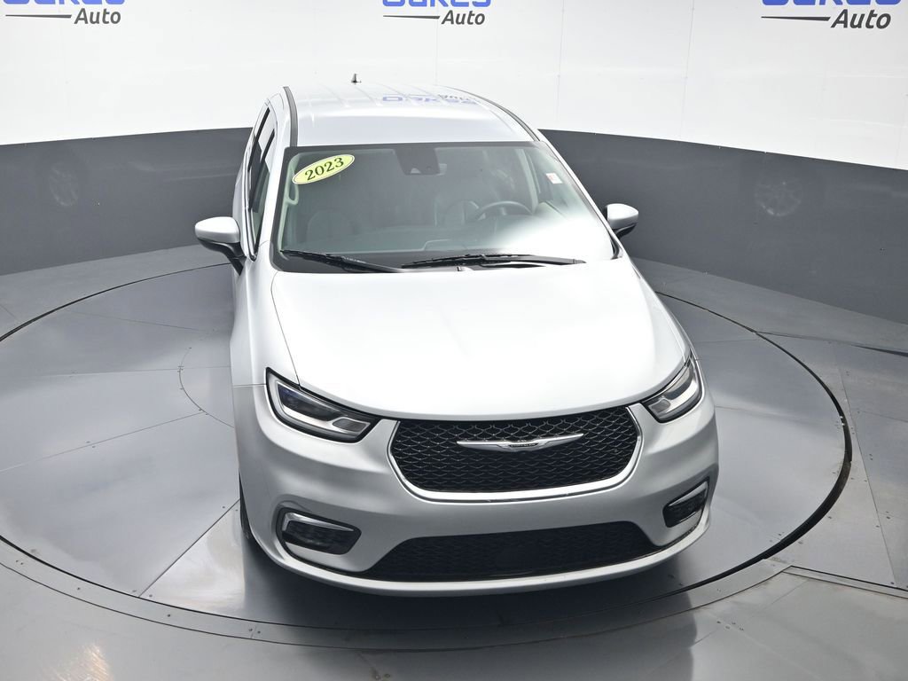 Used 2023 Chrysler Pacifica Touring-L FWD image 47
