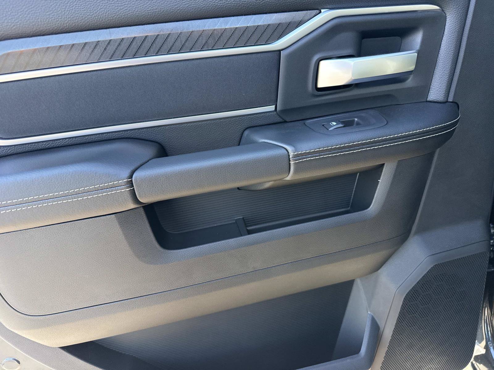 New 2026 RAM 2500 Big Horn AWD/4WD image 12