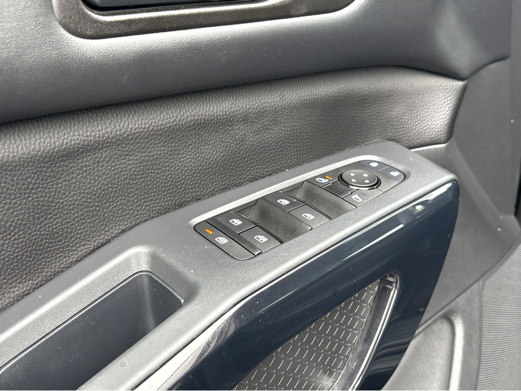 Used 2025 Nissan Pathfinder S FWD image 19