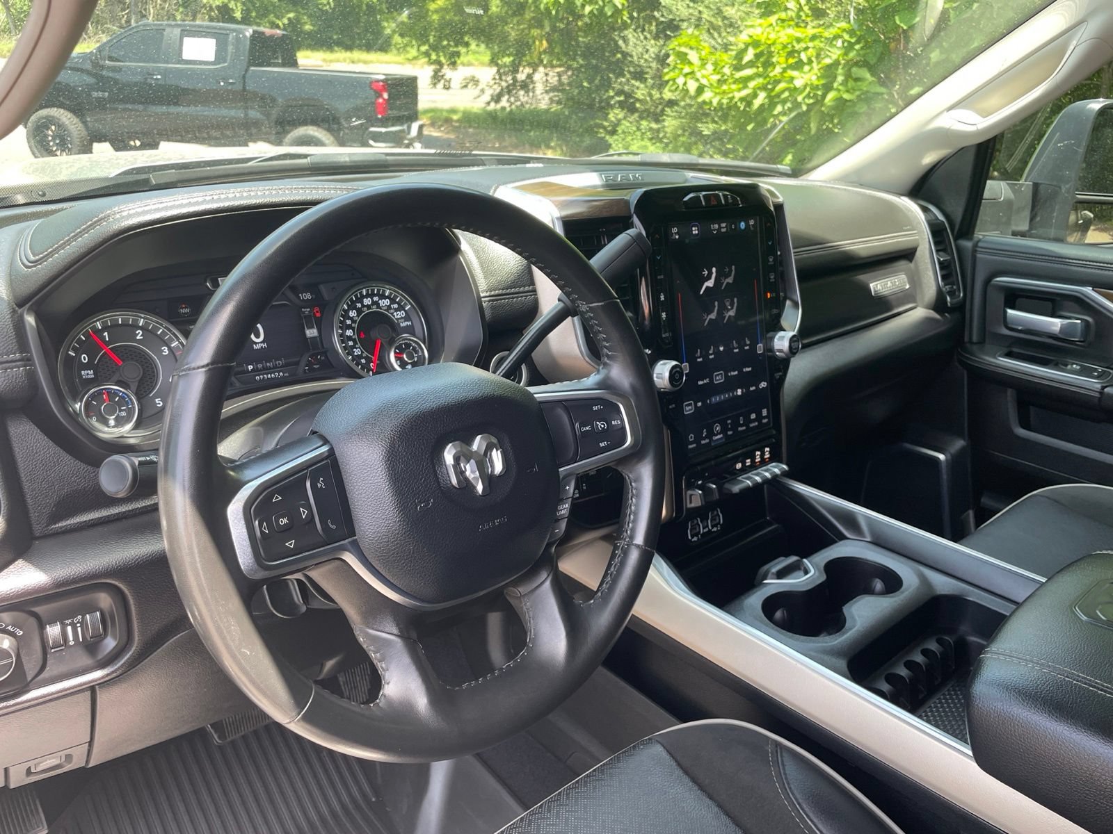 Used 2024 RAM 3500 Laramie AWD/4WD image 31