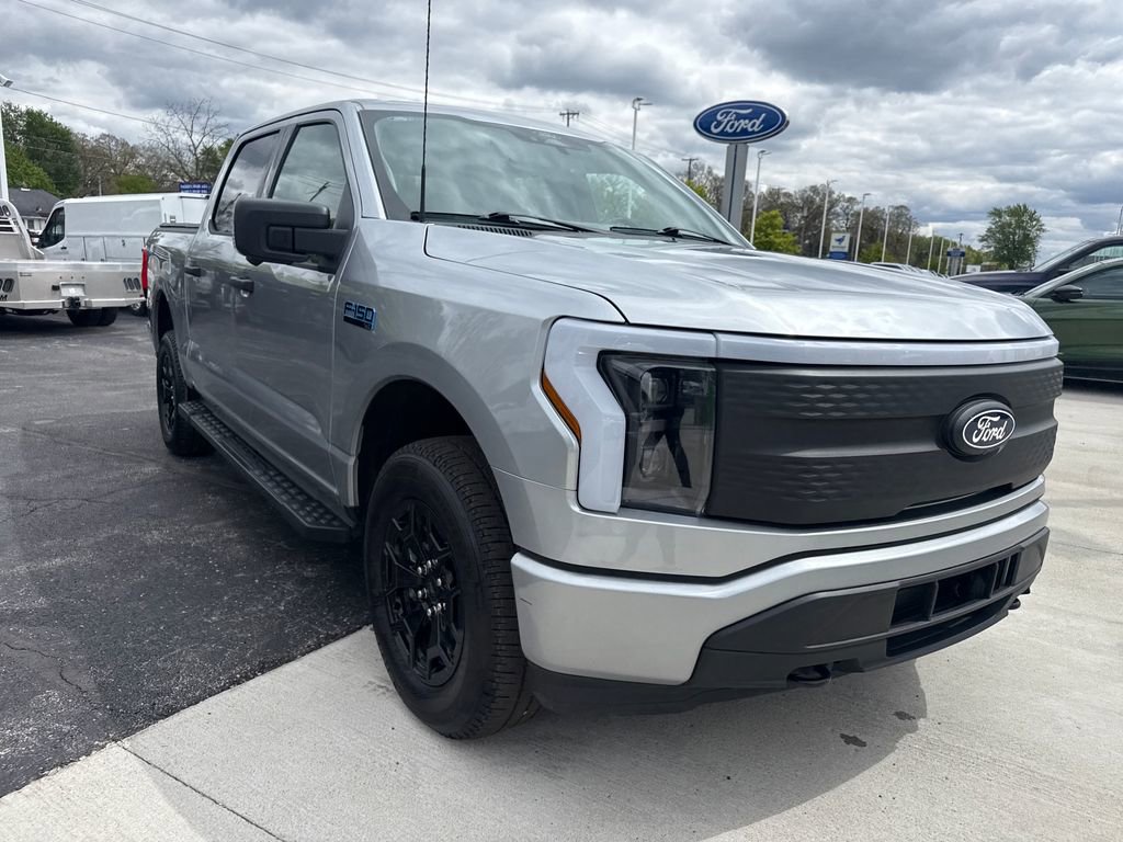 Used 2025 Ford F150 Lightning XLT AWD/4WD image 4
