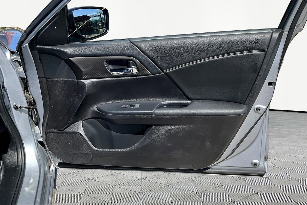 Used 2016 Honda Accord Sport image 27